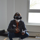 Ein Teilnehmer bei der Erprobung von Virtual Reality Anwendungen. 