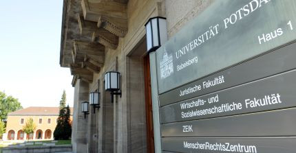 Image: Entrance to Builing 1, Griebnitzsee Campus