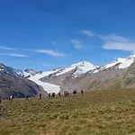 Studierende vor dem Geltscher "Hintereisferner" im Landschaftspraktikums in den Ostalpen (2020).
