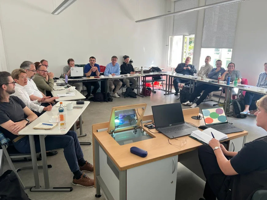Diskussion im Anschluss an den Vortrag von Christin Pschichholz - Blick in die Runde