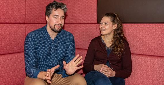 Auf einen Plausch mit Maximilian Schulze (li.) und Tiana Vortmüller. | Foto: Ernst Kaczynski.