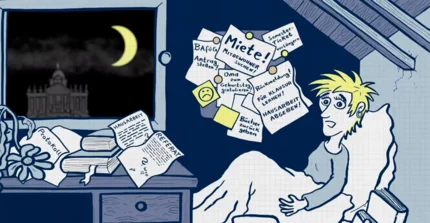 Comiczeichnung eines Studenten mit gelben Haaren und blauen Pullover. Der Gesichtsausdruck ist panisch. Er liegt im Bett und starrt in die Luft. Im Fenster vor ihm scheint ein gelber Mond im schwarzen Himmel auf die Uni. Im Zimmer liegen und hängen Unterlagen mit Schlagworten um das Studium.