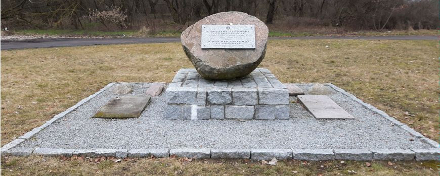 Gedenkanlage für den zerstörten jüdischen Friedhof in Międzyrzecz