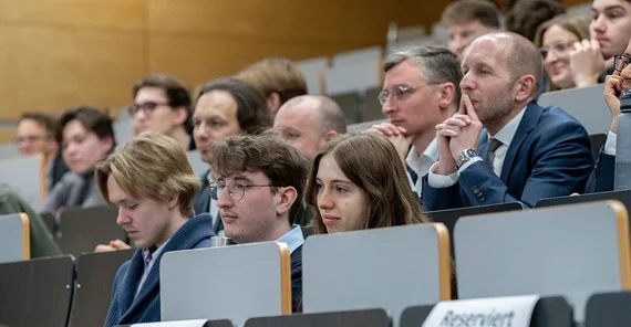 Gäste bei der Eröffnung des Steuer- und Finanzrechtlichen Instituts der Universität Potsdam.