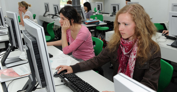 Immer mehr Lehrende wollen ihre Studierenden auf elektronischem Weg testen. Foto: Karla Fritze