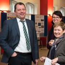 Prof. Dr. Andreas Musil (Vizepräsident für Lehre und Studium) mit Marion Moser (Acquin) und Vertreterin MBJS