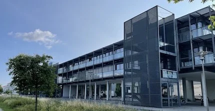 Bilck auf Haus 26 auf dem Campus Golm