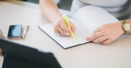 Studierende schreibt