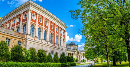 Historisches Nebengebäude des Neuen Palais, in dem heute Teile der Universität Potsdam untergebracht sind