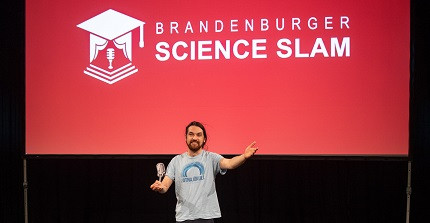 Thoralf Dietrich receives prize at Brandenburg Science Slam in Schwedt