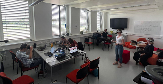 Besuch von Studierenden der Musikdidaktik im VR-/ARMakerspace der Informatik