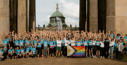 Gruppenbild vor der Kolonnade