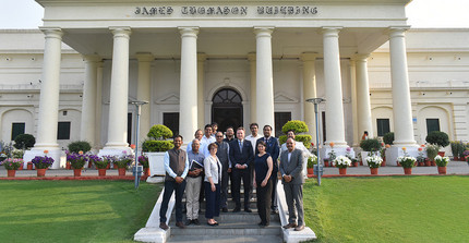 Die Delegation der Universität Potsdam mit den Gastebern am Indian Institute of Technology (IIT) in Roorkee, Indien. Mit dabei: der Präsident der Universität Potsdam, Prof. Oliver Günther, PhD. (6.v.r.), und die Leiterin des International Office, Katharina Schmitt (9.v.r.).