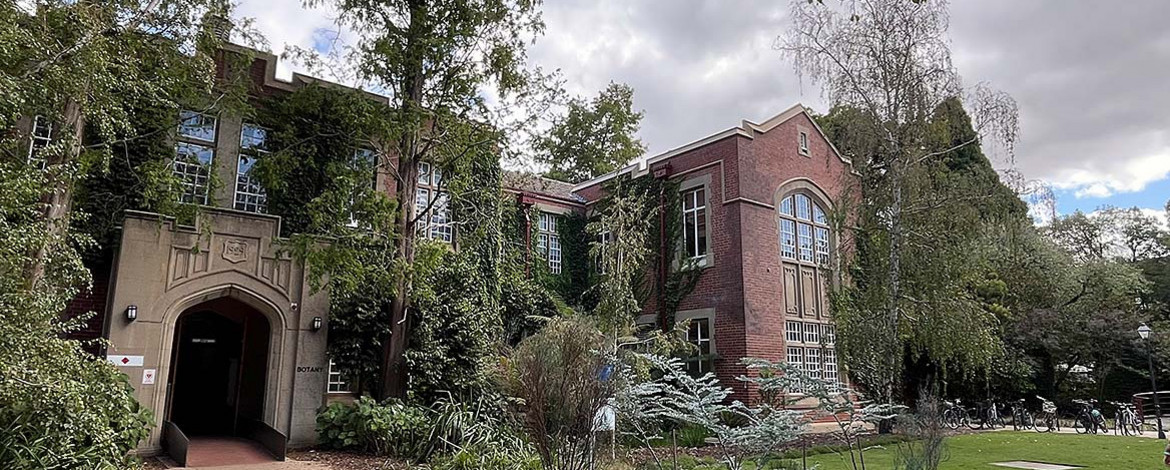 Foto von zwei Gebäuden der University of Melbourne - 