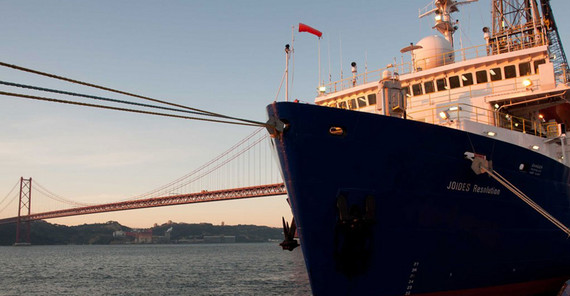 The drillship R/V Joides Resolution, used to drill the cores investigated in this study, at berth in the harbor of Lisbon | copyright: André Bahr, Heidelberg University