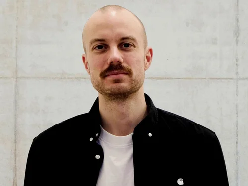 Patrick Ebel im Portrait.