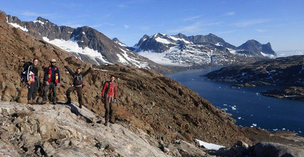 Humboldt-Stipendiat Gautier Nicoli (3.v.l.) forscht mit Kollegen u.a. in der Skaergaard Intrusion, Grönland.