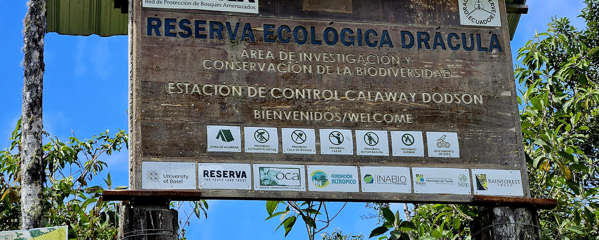 Holzschild zum Eingang des Orchideenreservates