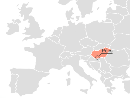 Ausschnitt einer Karte von Europa mit einer Markierung, wo sich die Stadt Pécs befindet.