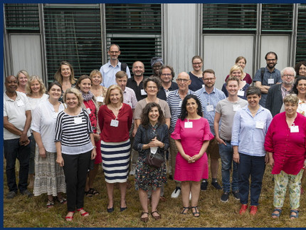 Collage mit Gruppenfoto und Eindrücken des Netzwerktreffens