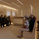 Alumni in der Synagoge auf dem Campus