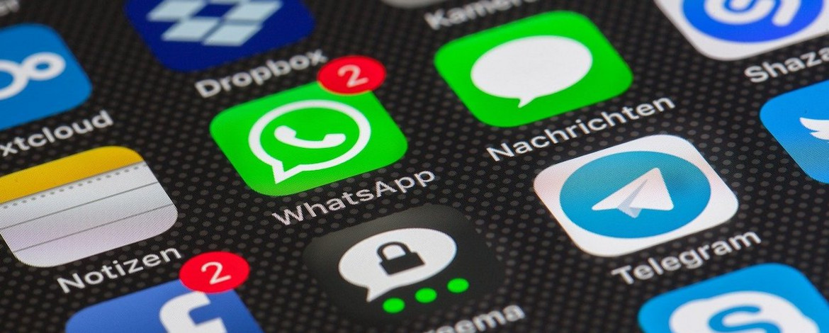 Whatsapp logo on Iphone screen - Italian Whatsapp Corpus