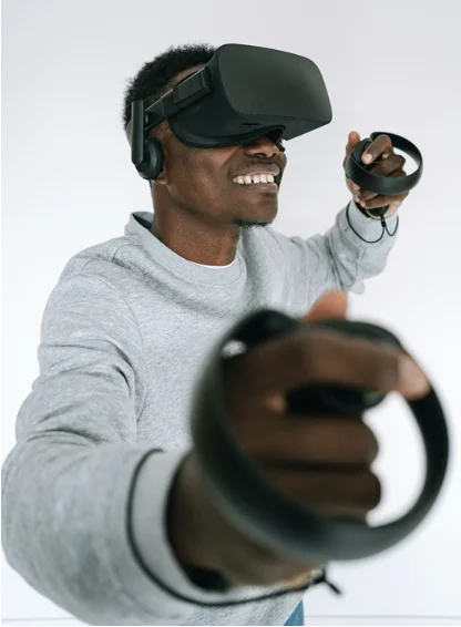 Junge mit VR-Brille