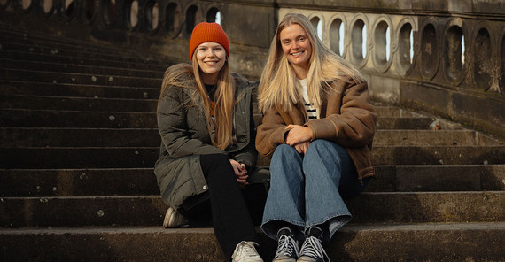 Alexandra Buhrke (li.) und Hannah Goerges haben sich im Buddy-Programm der Universität Potsdam kennengelernt und sind Freundinnen geworden.