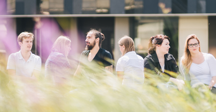 Studierende am Campus