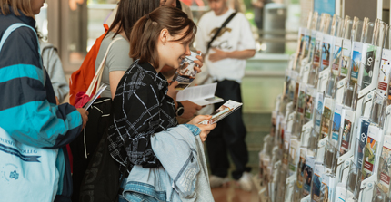 Bild von Menschenmenge an der Hochchulinformationstag